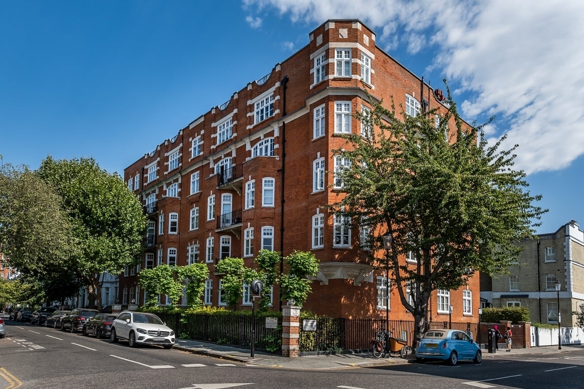 Flat Abingdon Villas in Greater London