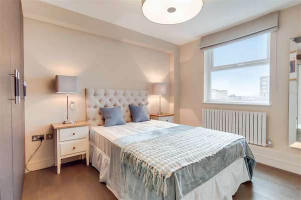 Flat Finchley Road in Greater London