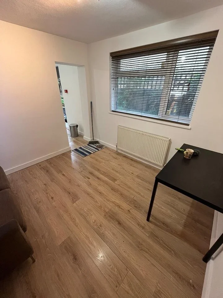 Room Burrage Road in Greater London