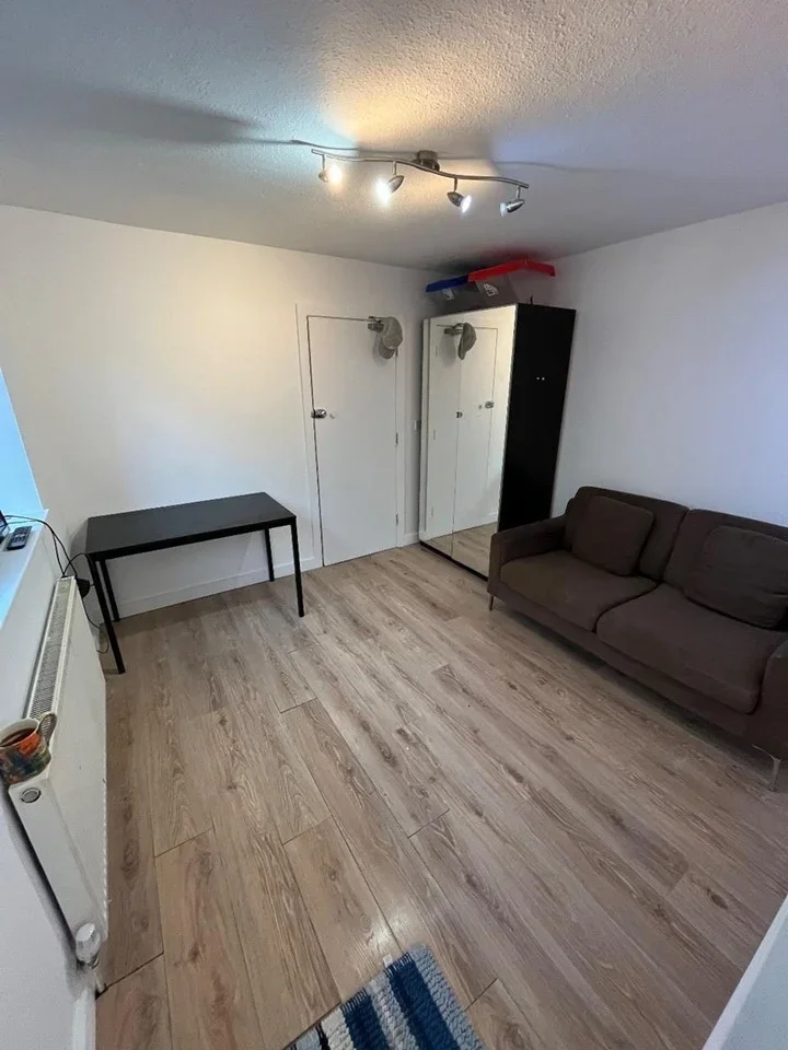 Room Burrage Road in Greater London