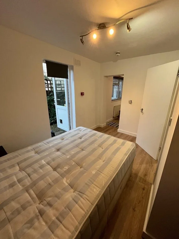 Room Burrage Road in Greater London