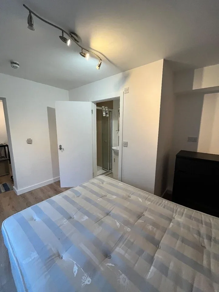 Room Burrage Road in Greater London