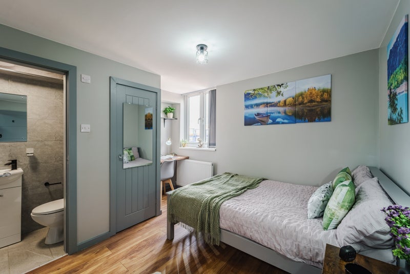 Room Humber Avenue in Coventry