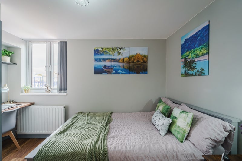 Room Humber Avenue in Coventry