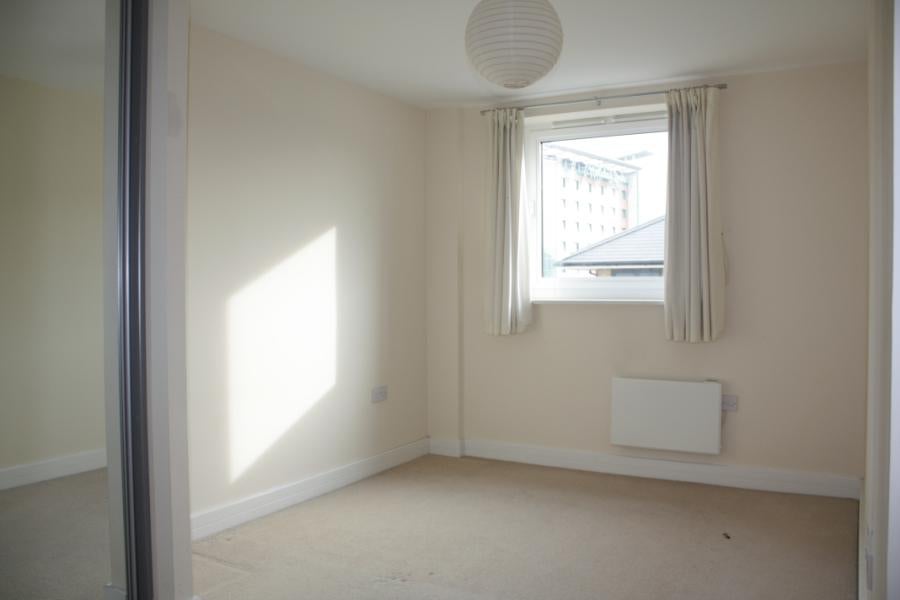 Flat Victoria Way in Woking