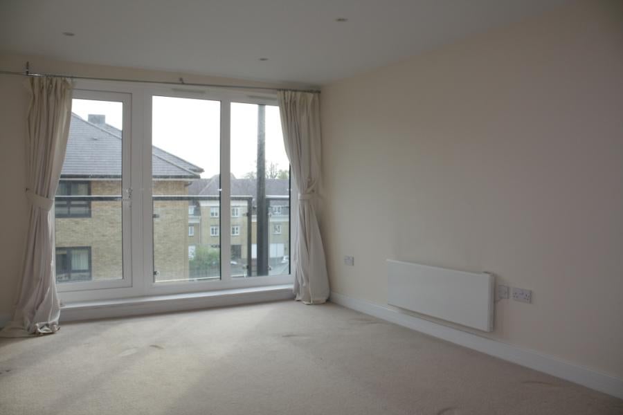 Flat Victoria Way in Woking