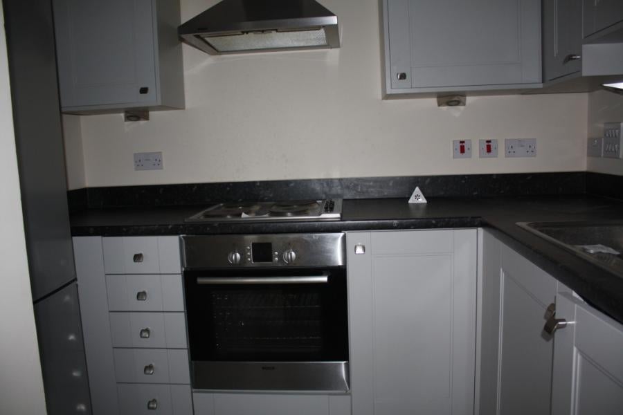Flat Victoria Way in Woking