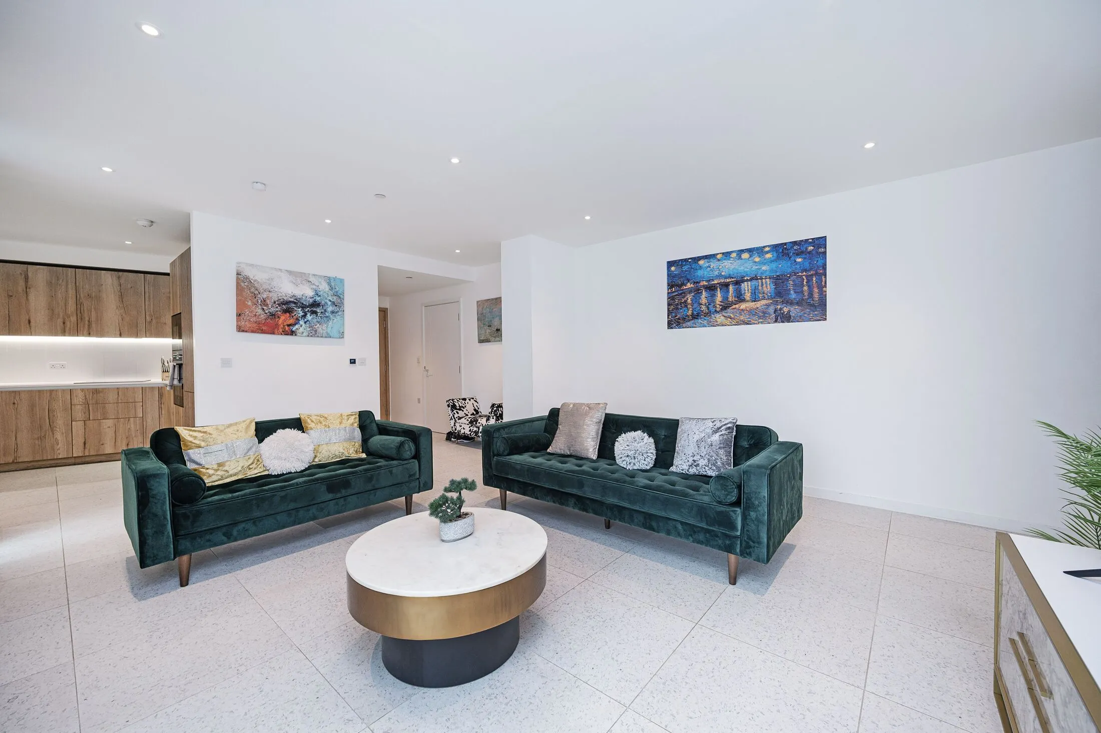 Flat Tapestry Way in Greater London