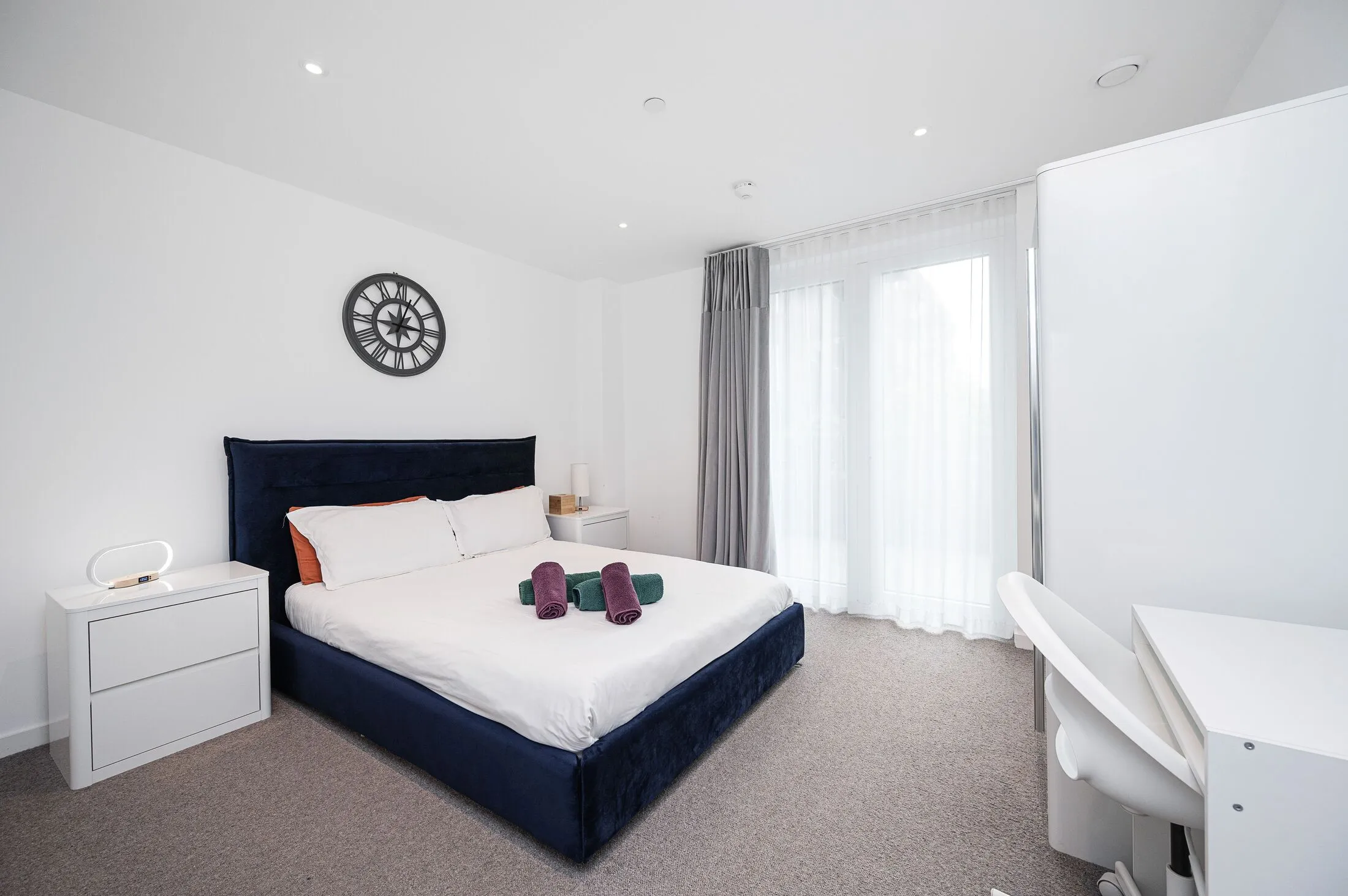 Flat Tapestry Way in Greater London