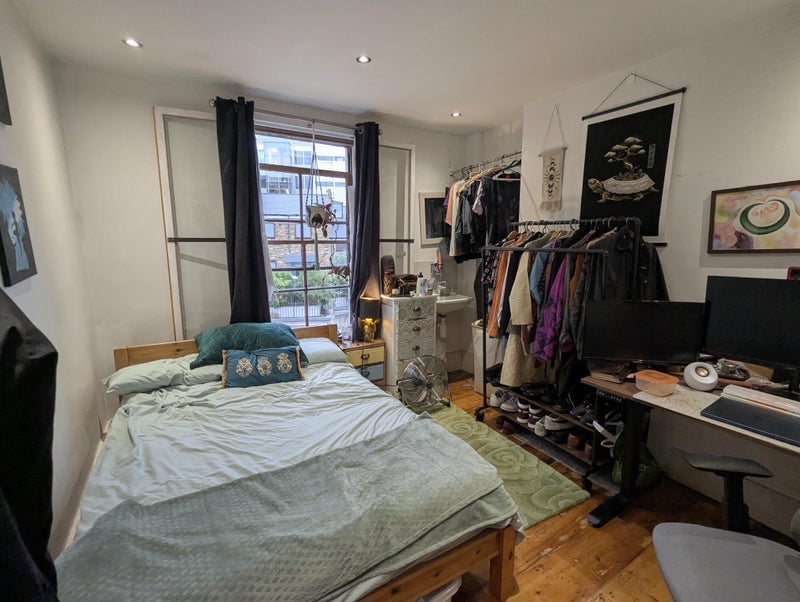 Room City Road in Greater London