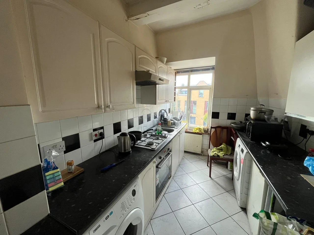 Room Friern Barnet Lane in Greater London