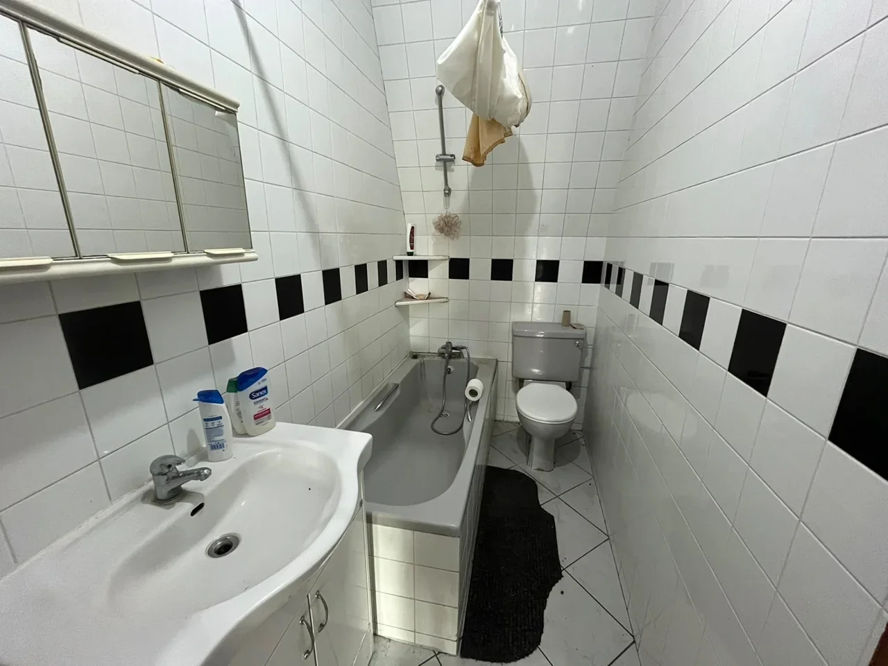 Room Friern Barnet Lane in Greater London