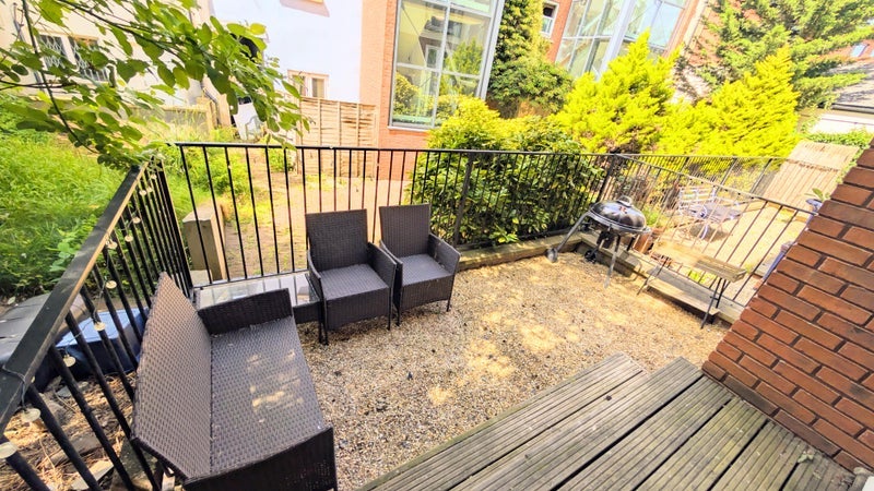 Flat Midland Mews in Bristol