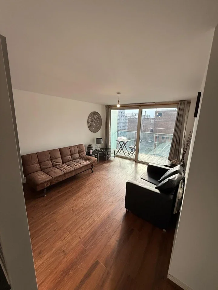 Flat Prince Regent Road in Greater London