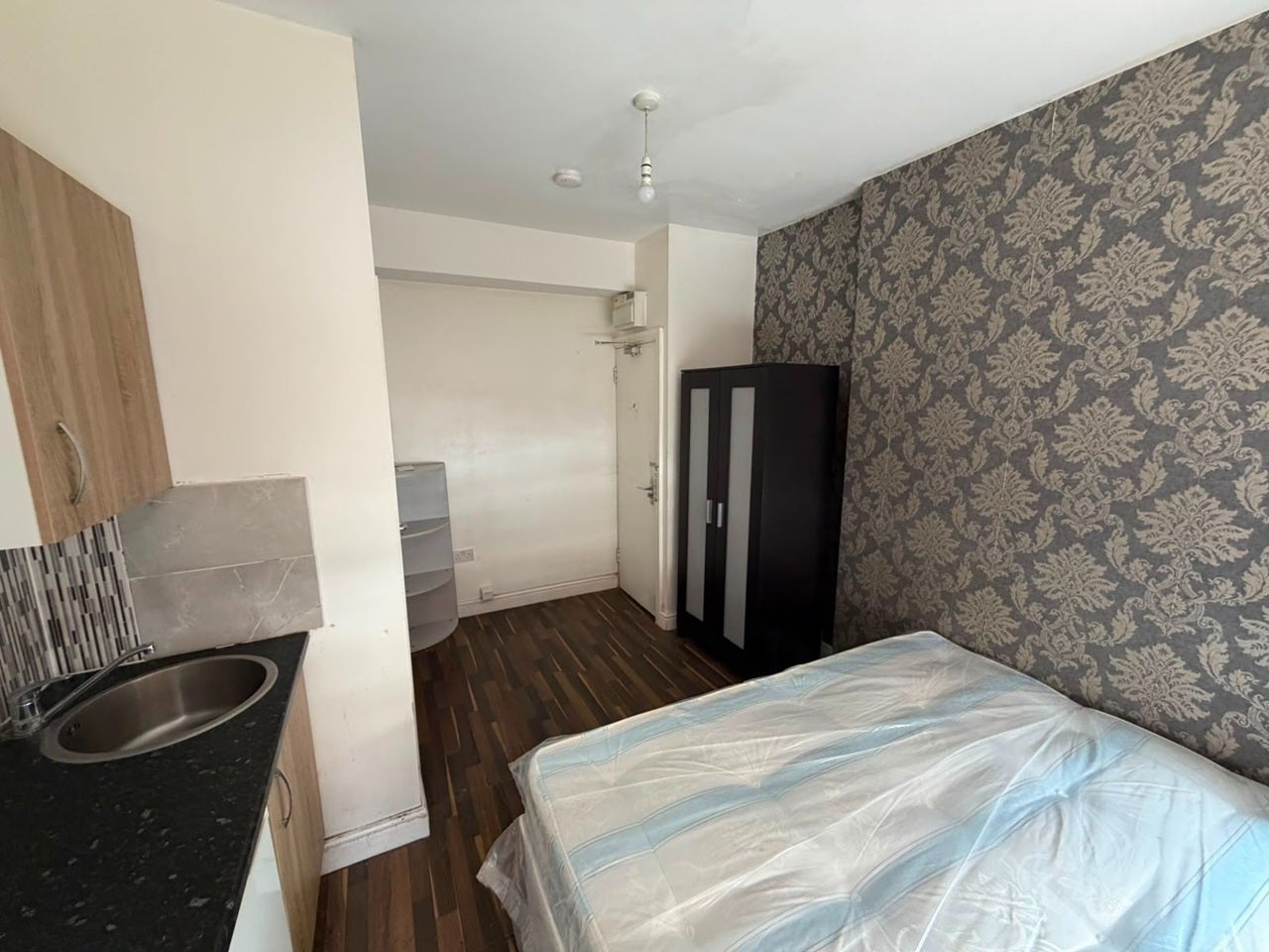 Flat Riverdale Road in Greater London