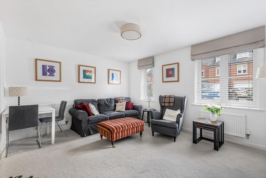 Flat Neville Close in St Albans