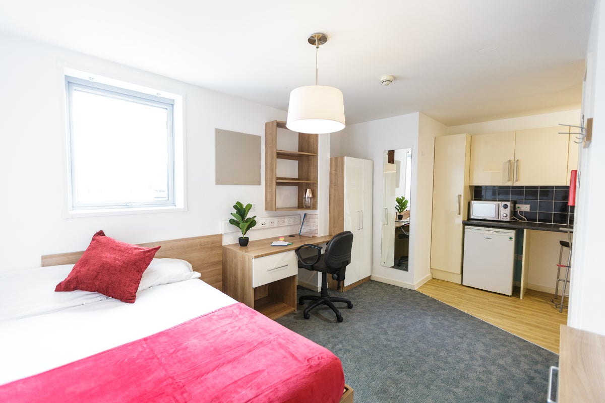 Room Holloway Road in Greater London