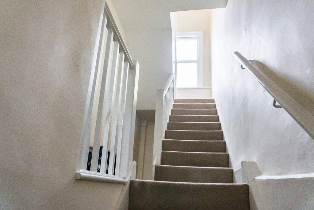 Room Coldharbour Lane in Greater London