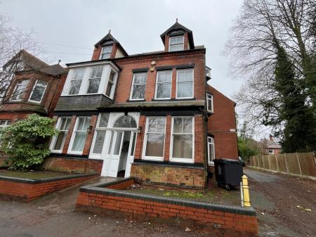 Flat Clarendon Park Road in Leicester