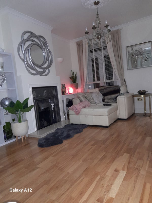 Room Myrtledene Road in Greater London