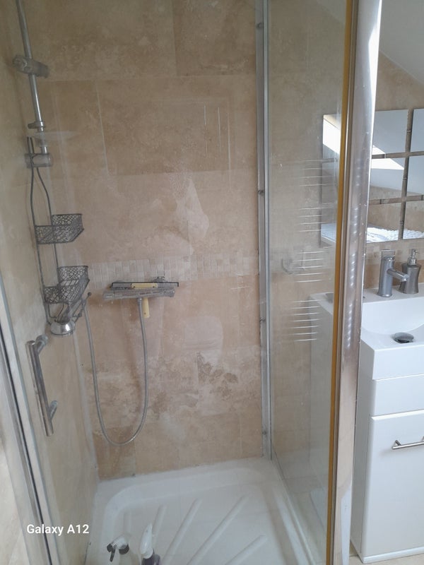 Room Myrtledene Road in Greater London