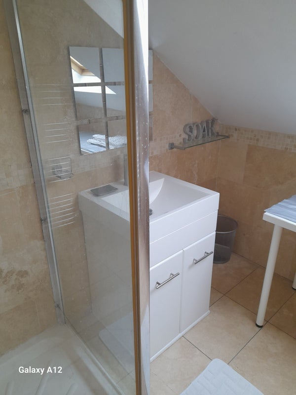 Room Myrtledene Road in Greater London