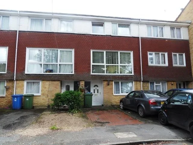 Room Tebbit Close in Bracknell