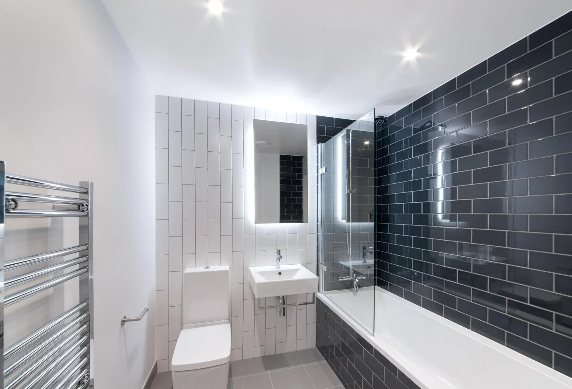Flat Royal Crest Avenue in Greater London