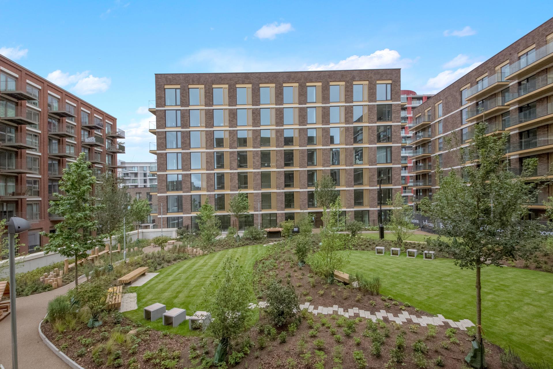 Flat Royal Crest Avenue in Greater London