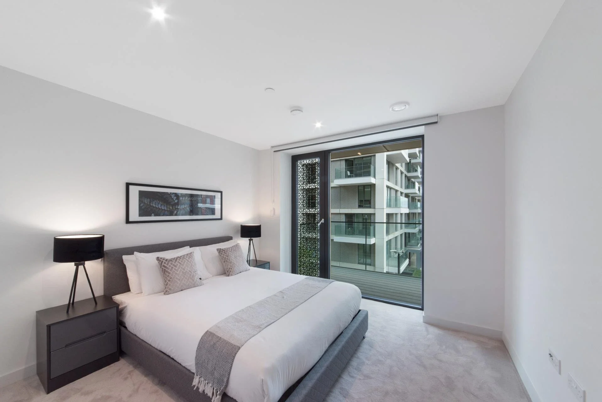 Flat Royal Crest Avenue in Greater London