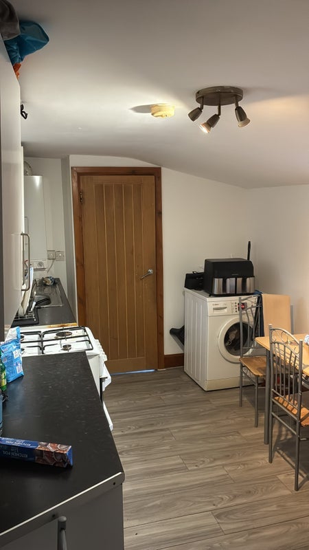 Room Maynard Road in Greater London