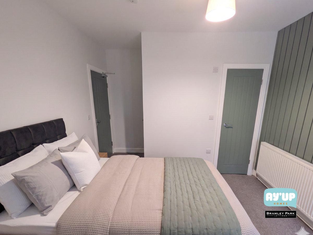 Room Broxholme Lane in Doncaster