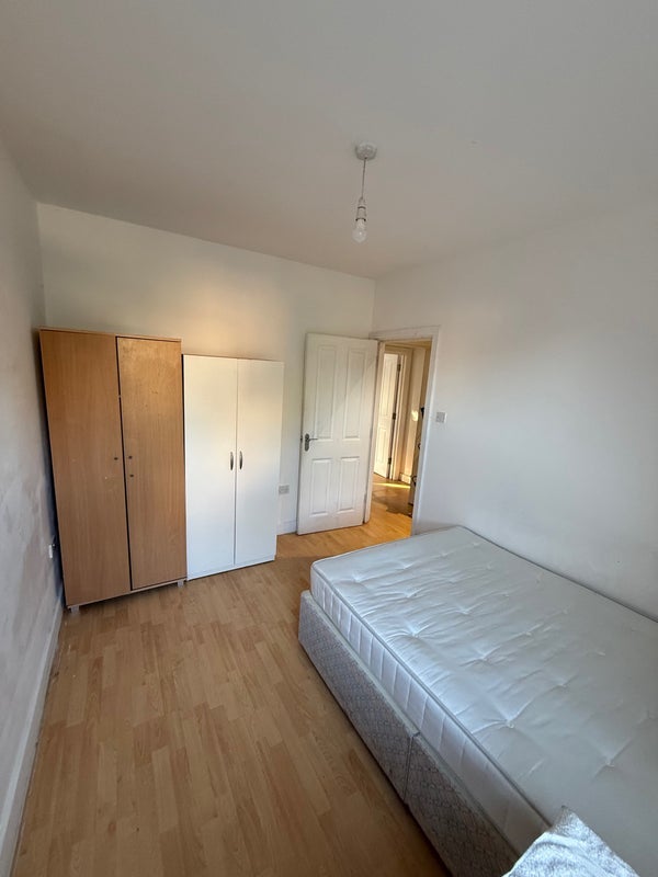 Room Harcourt Road in Greater London