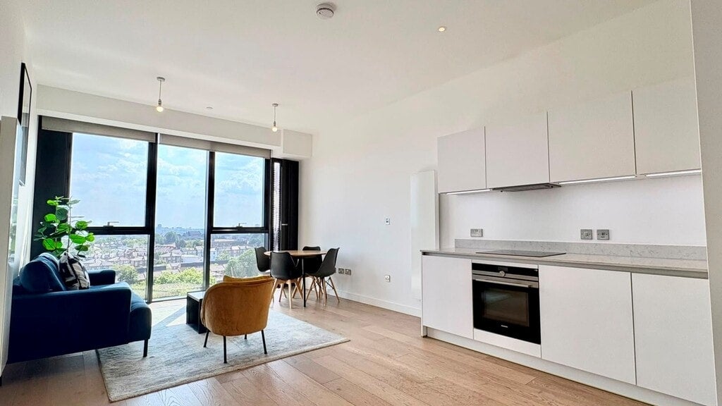 Flat Highgate Hill in Greater London