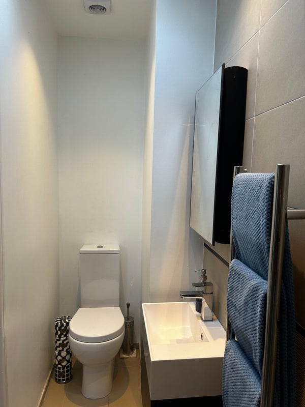 Room Hitherfield Road in Greater London