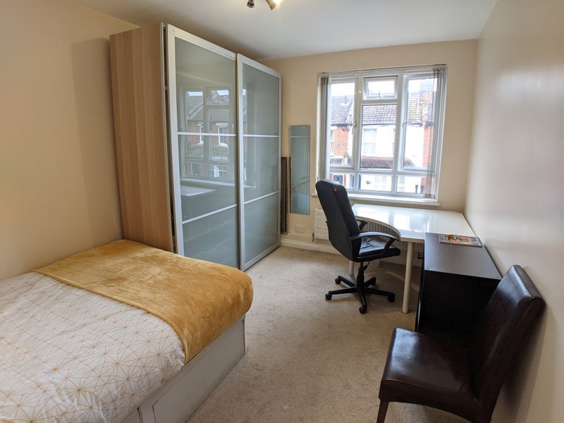 Room Claxton Grove in Greater London