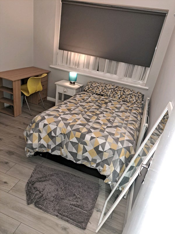 Room Devonshire Road in Greater London