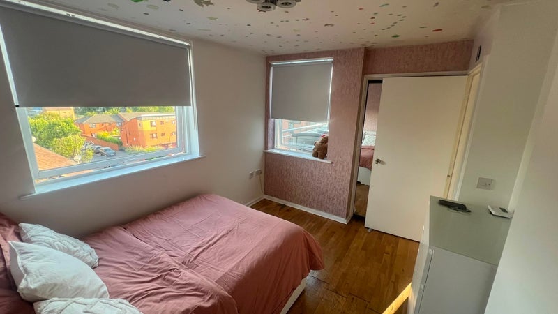 Room Samuel Street in Greater London