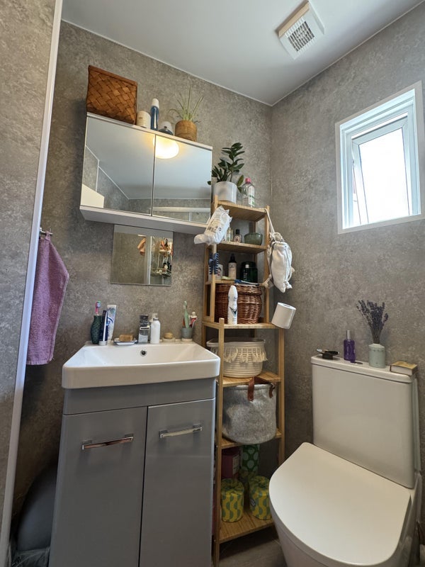 Room Millfields Road in Greater London