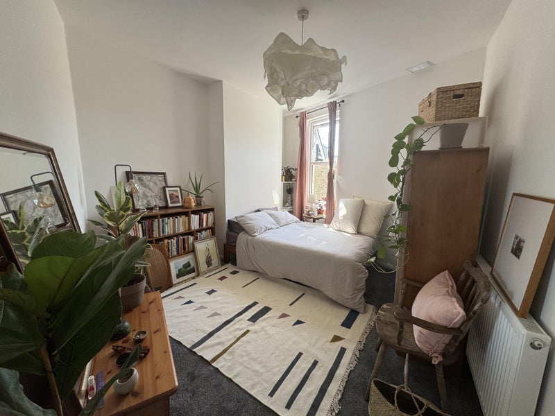 Room Millfields Road in Greater London