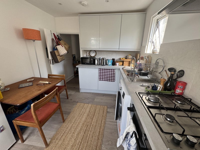 Room Millfields Road in Greater London