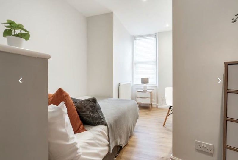 Room Jesmond Road in Newcastle upon Tyne