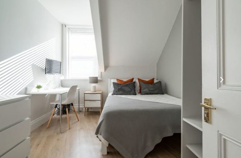 Room Jesmond Road in Newcastle upon Tyne