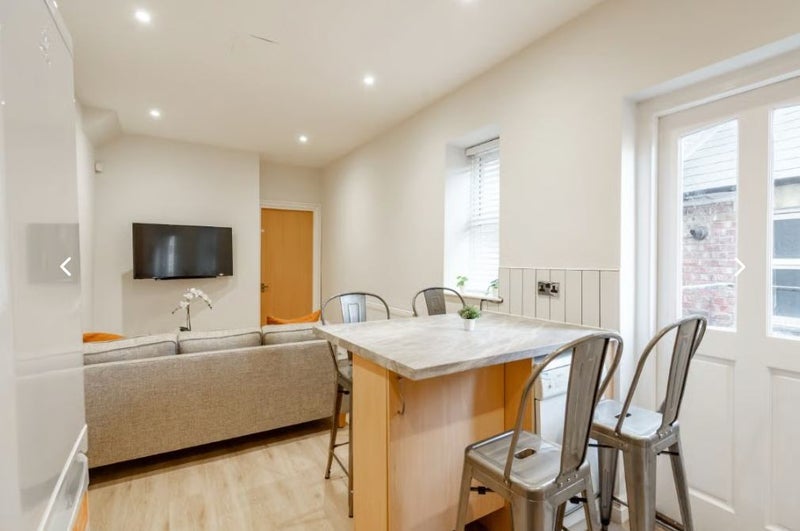 Room Jesmond Road in Newcastle upon Tyne