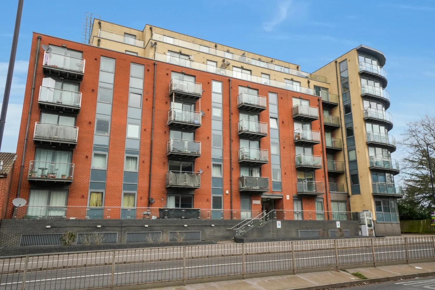Flat Hartland Close in Slough
