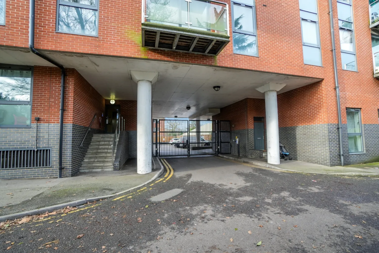 Flat Hartland Close in Slough