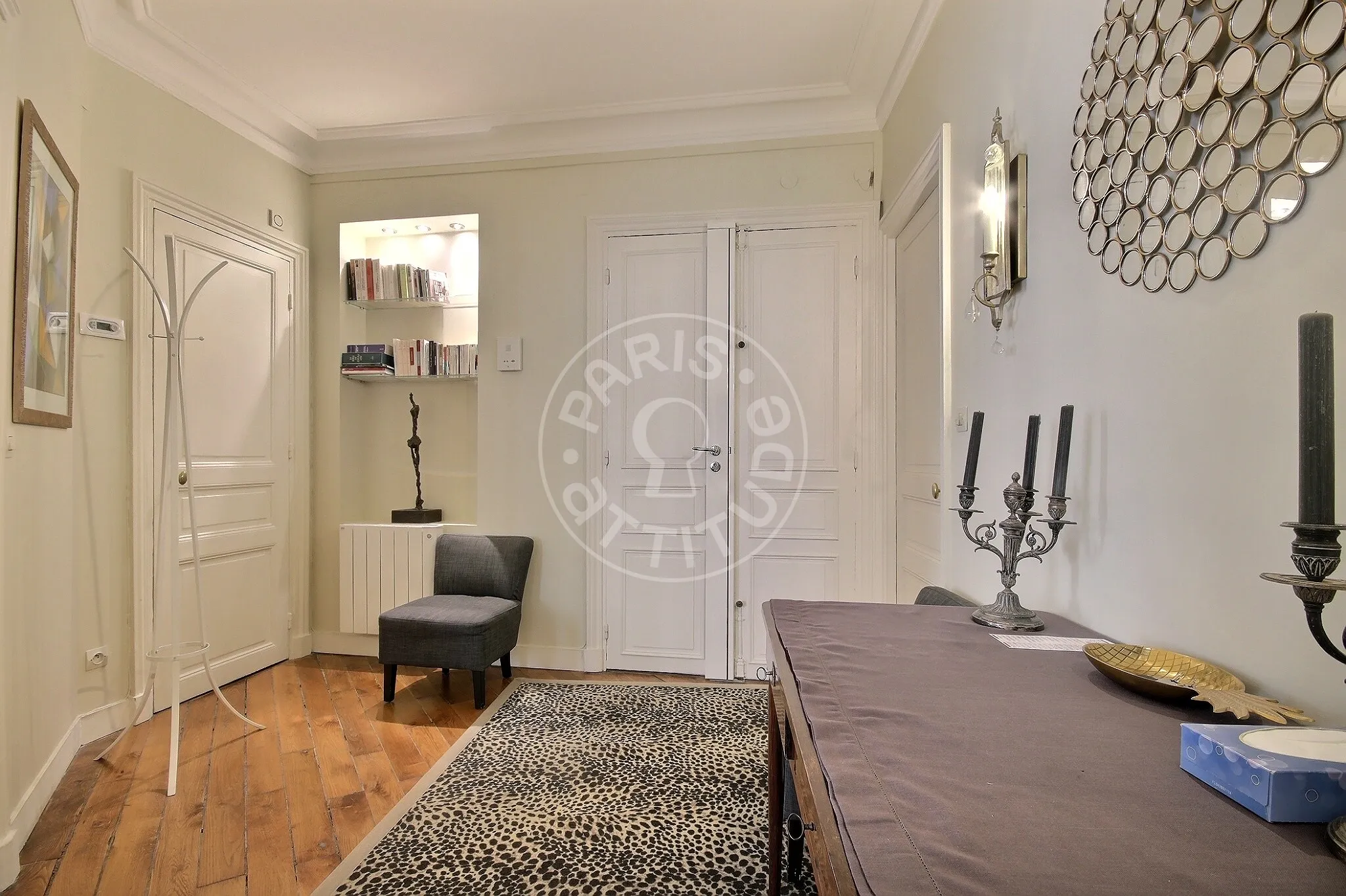 Flat Rue Ruhmkorff in Paris