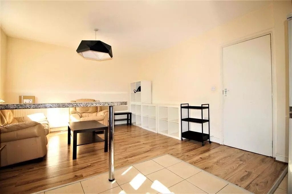Flat Hoe Street in Greater London