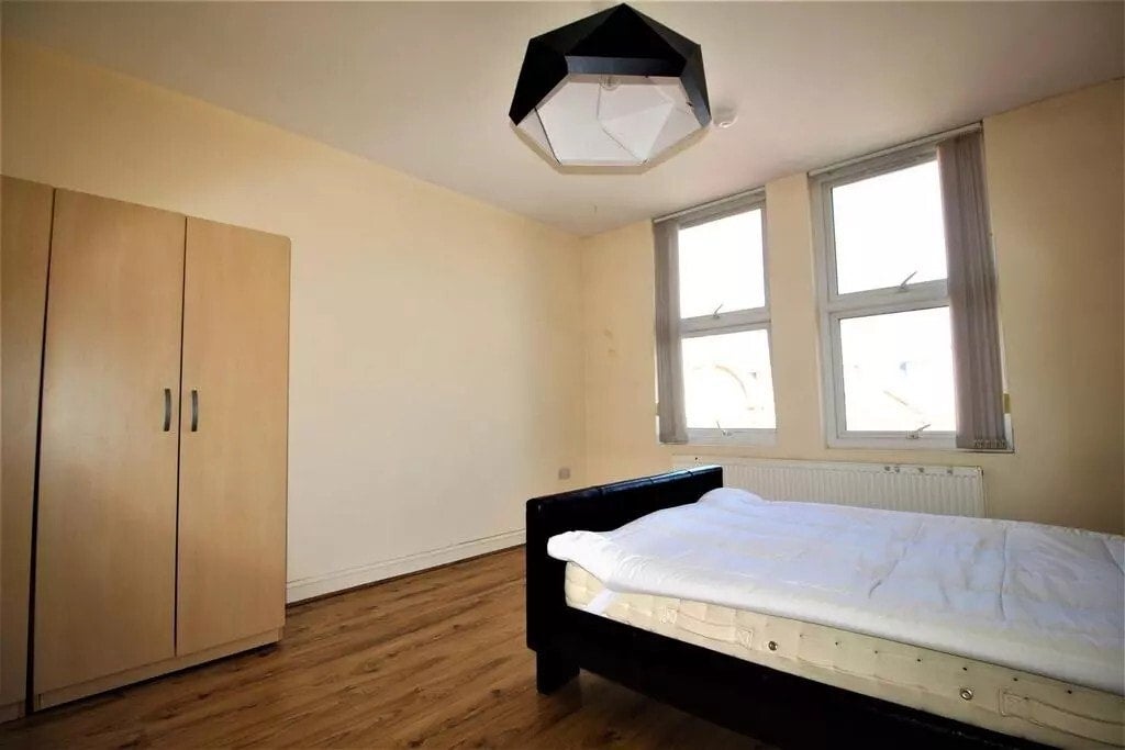 Flat Hoe Street in Greater London