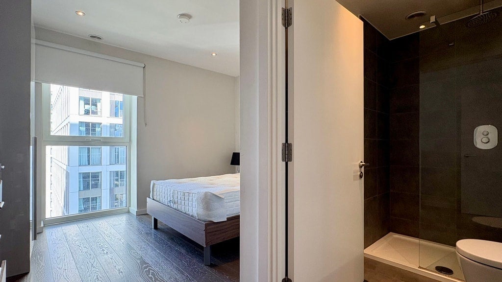 Flat Westfield Avenue in Greater London